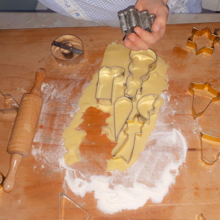 Weihnachtsbäckerei Adventsdekoshop Alles zum backen Nudelholz Plätzchenformen