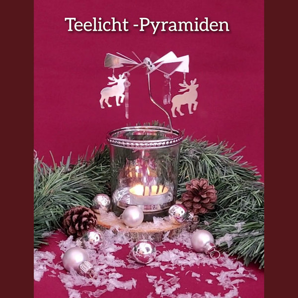 Weihnachtspyramiden mit Teelicht finden zum Beispiel diese aus Metall mit Elchen an den Flügeln im AdventsDekoShop